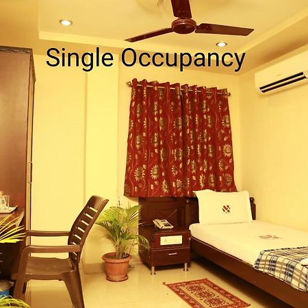 Hotel Sri Grands Rājahmundry Esterno foto