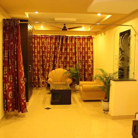 Hotel Sri Grands Rājahmundry Esterno foto