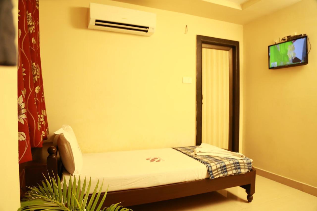 Hotel Sri Grands Rājahmundry Esterno foto